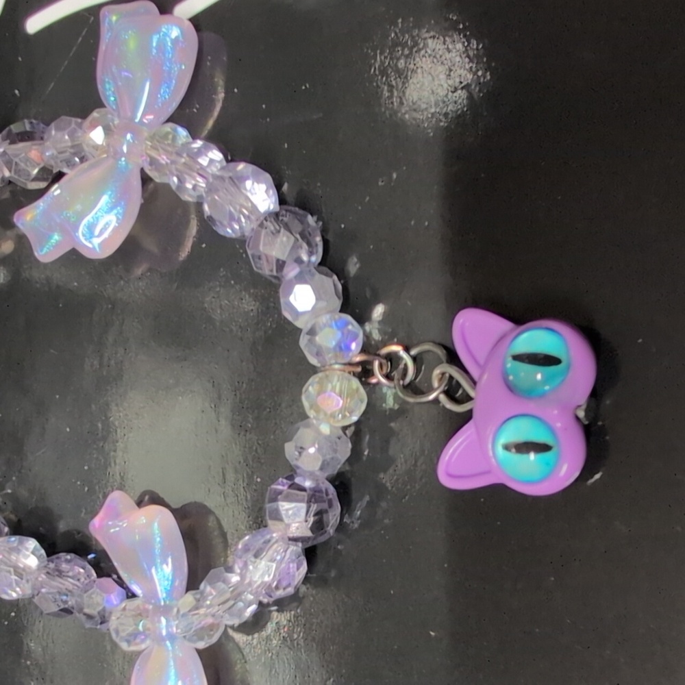 Purple Beaded Crystal Bracelet with Bows And Cat Charm - Picture 2 of 3